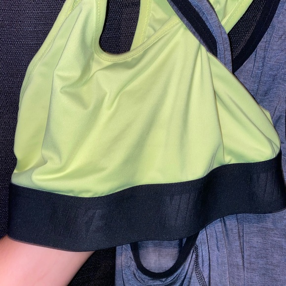 Top Nike - Picture 3 of 4